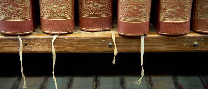 Boeken vóór 1960  kunnen schadelijke stoffen bevatten. Afbeelding: Monique Kooijmans